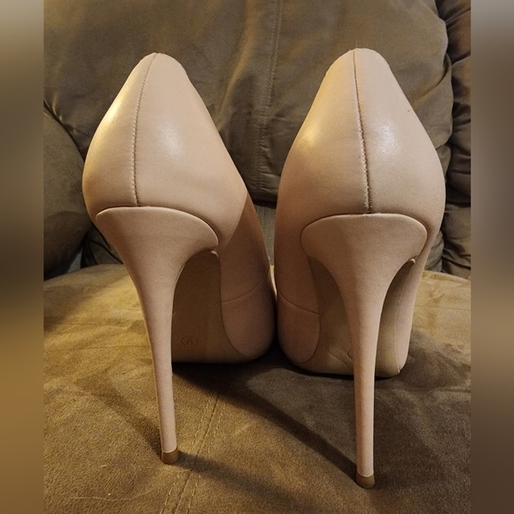 Elisabet Tang Heels - Picture 3 of 7